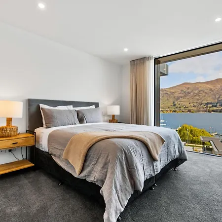 Penthouse With Marina Views - Studio Or Two Bedroom Apartment