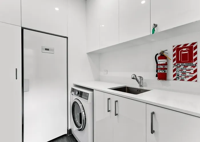 Penthouse With Marina Views - Or Two Bedroom Apartment