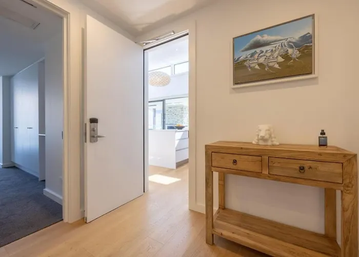 Penthouse With Marina Views - Or Two Bedroom