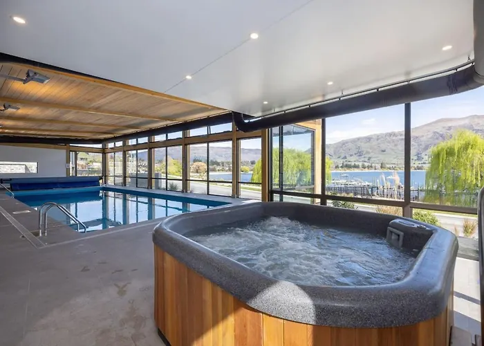 Penthouse With Marina Views - Or Two Bedroom Wanaka