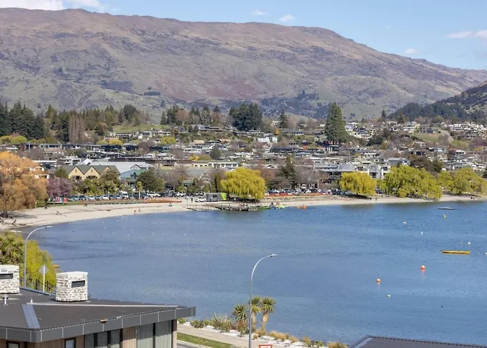 Penthouse With Marina Views - Or Two Bedroom Wanaka