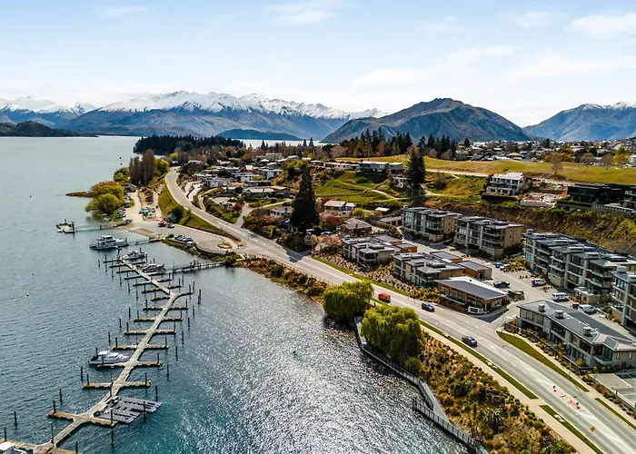 Penthouse With Marina Views - Or Two Bedroom Apartment