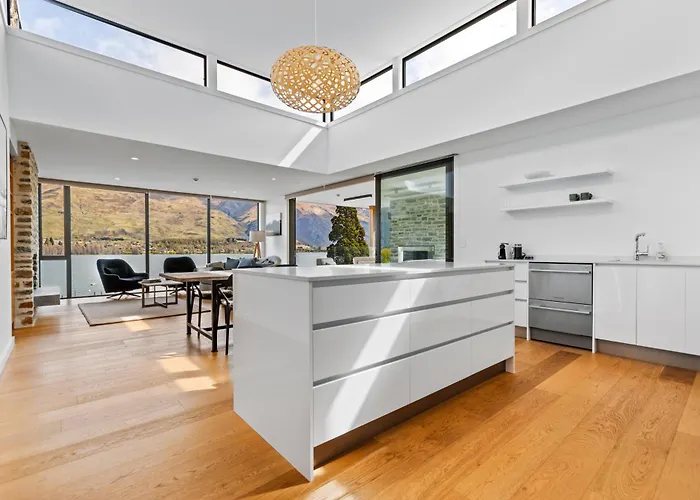 Penthouse With Marina Views - Or Two Bedroom * Wanaka