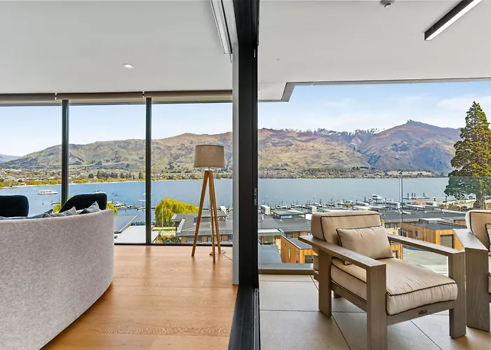Penthouse With Marina Views - Or Two Bedroom Apartment Wanaka