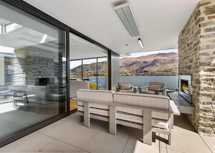 Penthouse With Marina Views - Or Two Bedroom Apartment *