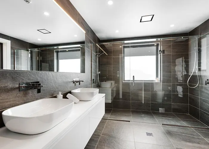 Penthouse With Marina Views - Or Two Bedroom *